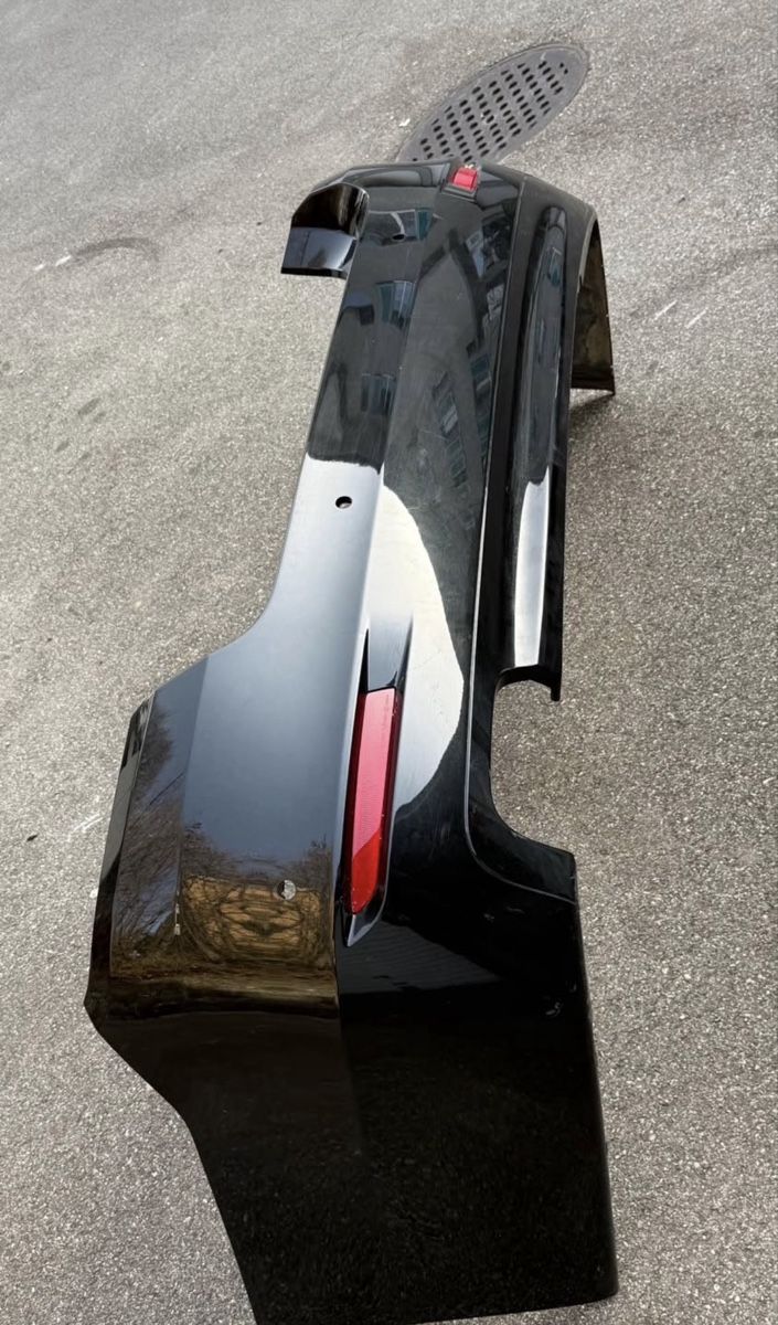 BMW Tutti pezzi di ricambio auto: Bmw f10 heckstosstange  – Usato da Zürich venduto da Culi.zh