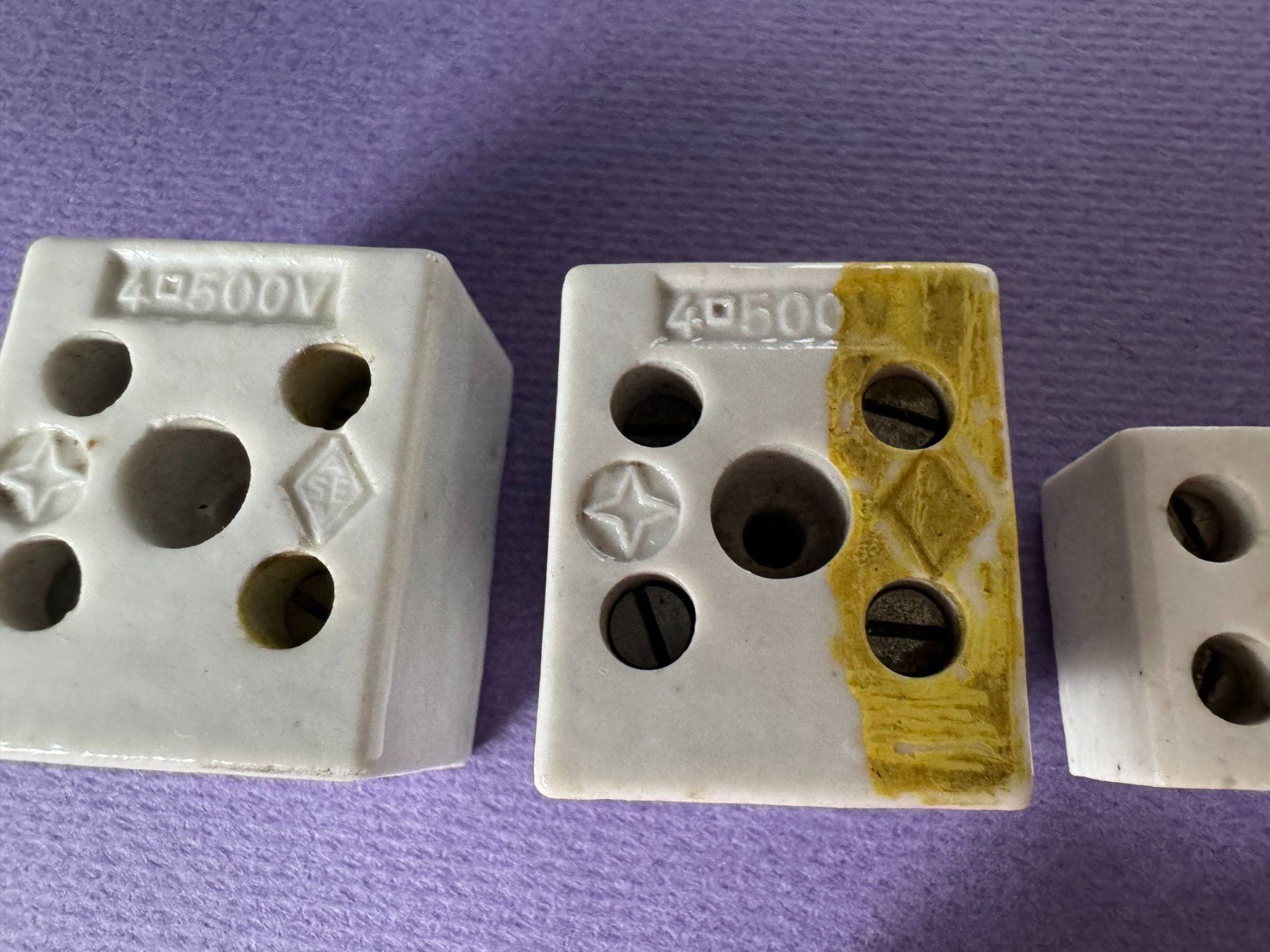 Elektronikbauteile: 6 alte Lüsterklemmen, ev. Keramik – Gebraucht aus Siebnen von Trans-Am 3