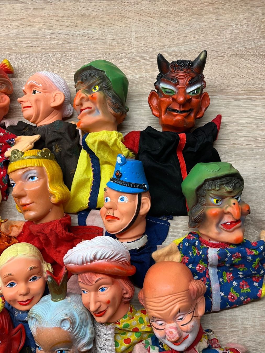 Giocattoli: Vintage Kasperlitheater mit Handpuppen – Usato da Hagenbuch ZH venduto da Gasmen 1