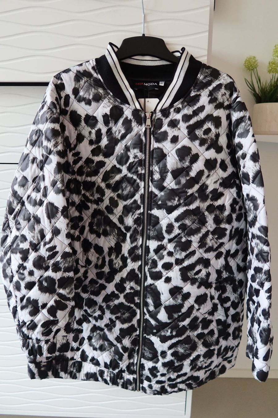 Giacche: Damenjacke mit Amimalprint, Grösse 52  - NEU – Nuovo e nell'imballaggio originale da Zürich venduto da Piki7