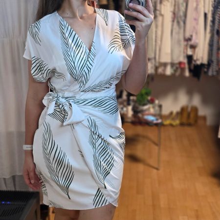 Weißes Wickelkleid Style  Blätter 38/40 leicht
