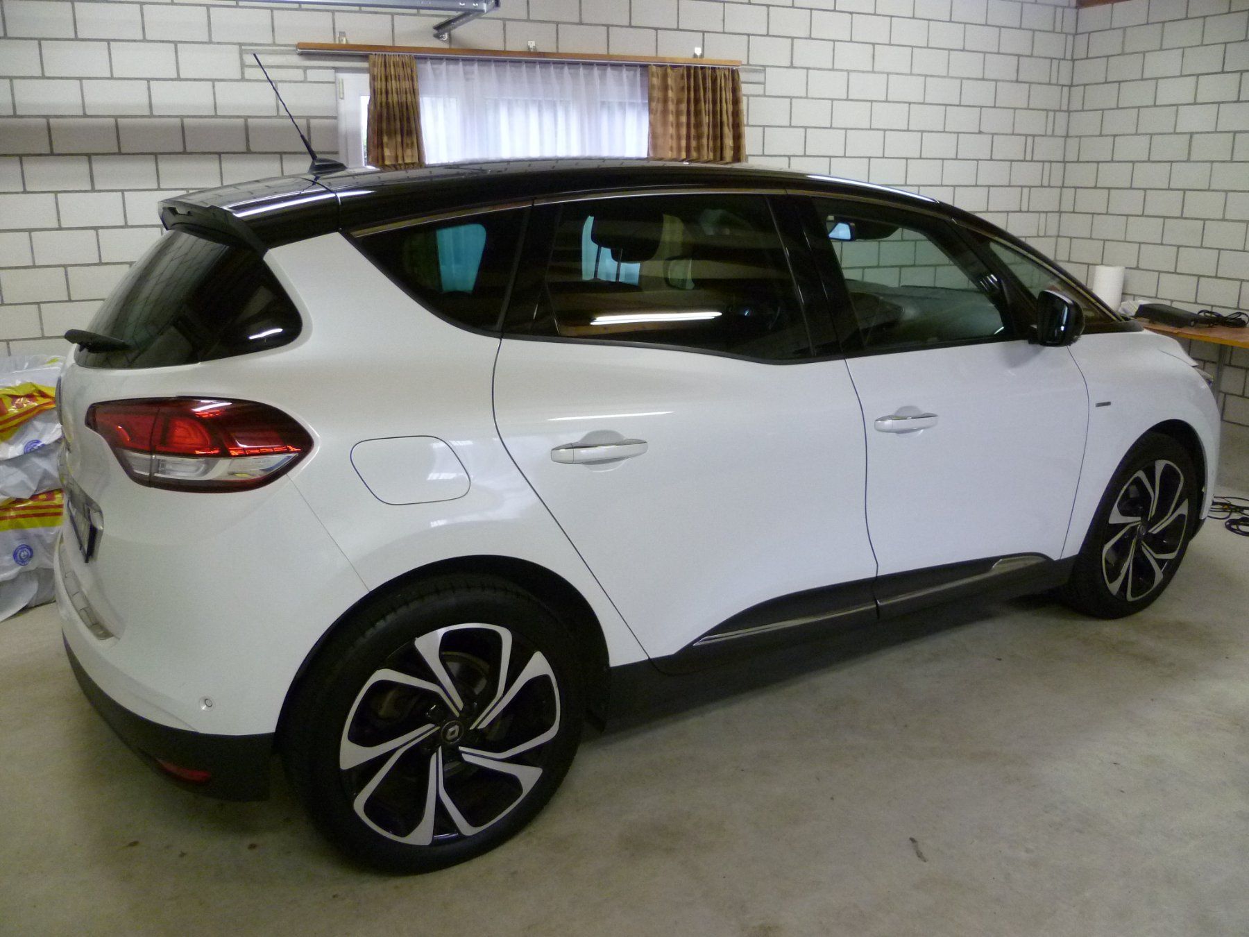 Renault Automobili: RENAULT SCENIC 1.6 DCI EDC BOSE EDITION – Usato da Safenwil venduto da universum78 1