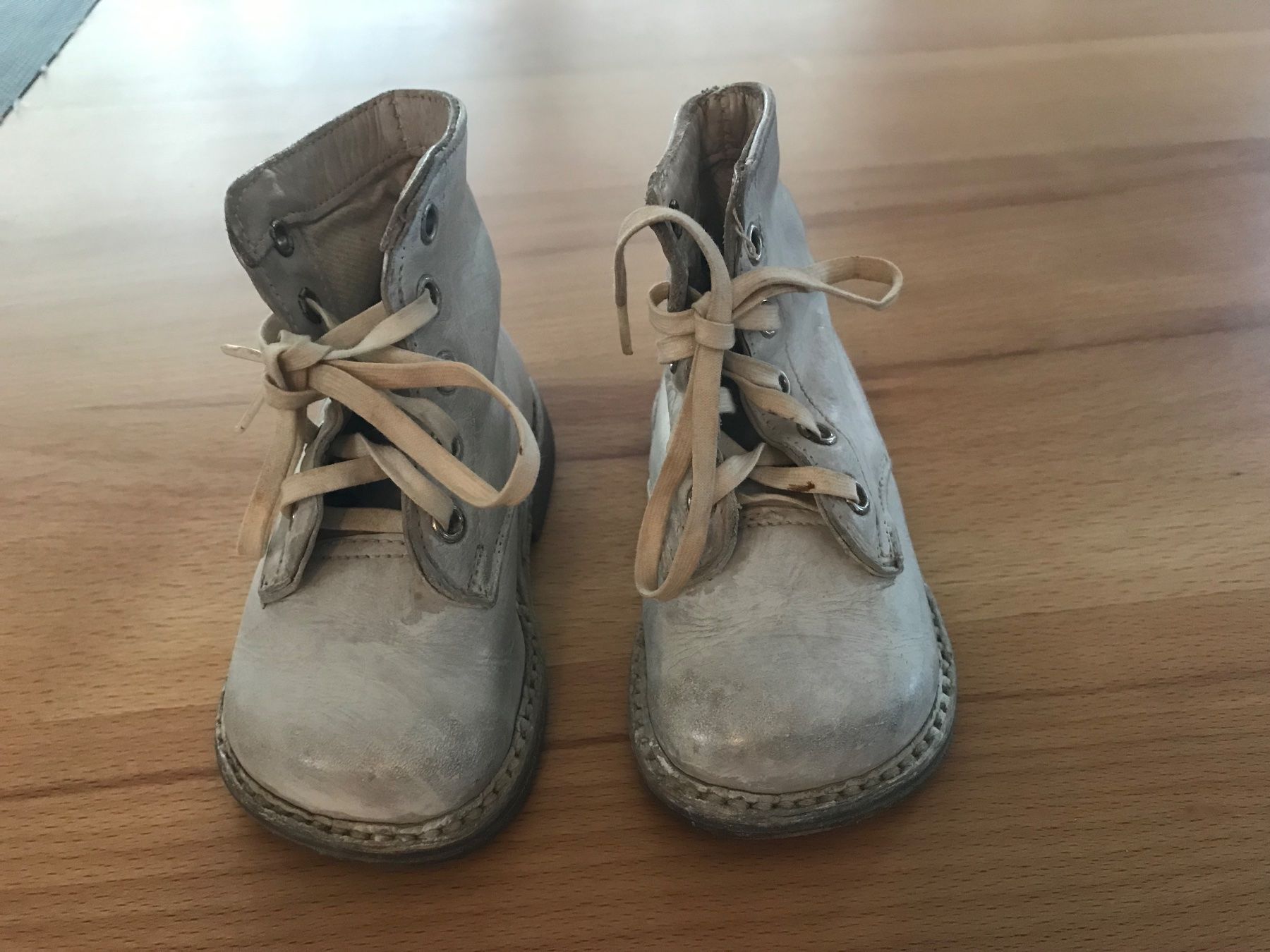 Scarpe da uomo: Kinderschuhe Grösse 18 – Usato da Nesselnbach venduto da Goodprice3