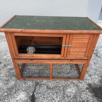 Kleintierstall Holz mit Schublade und Napf benutzt