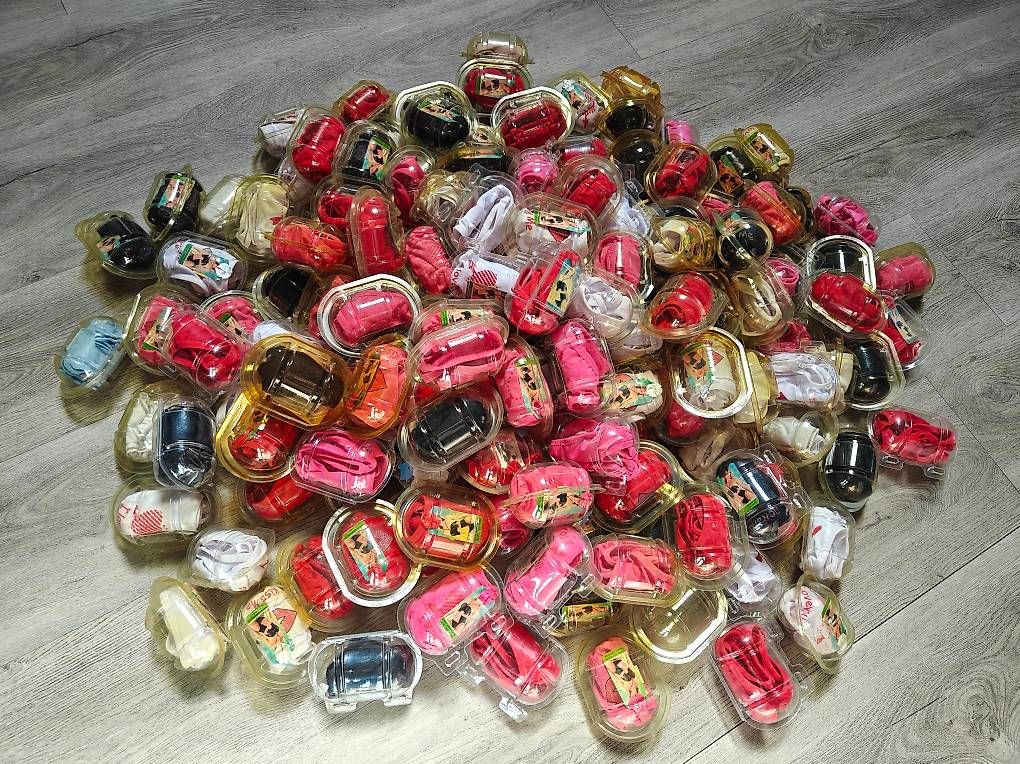 Sonstige Unterwäsche: 156 Paar Stringunterwäsche – Neu und originalverpackt aus Bätterkinden von Elefantenzoo