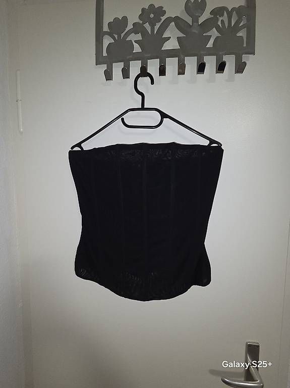Top: Offshoulder Corsett – Usato da St. Gallen venduto da ruz_t5lk 2