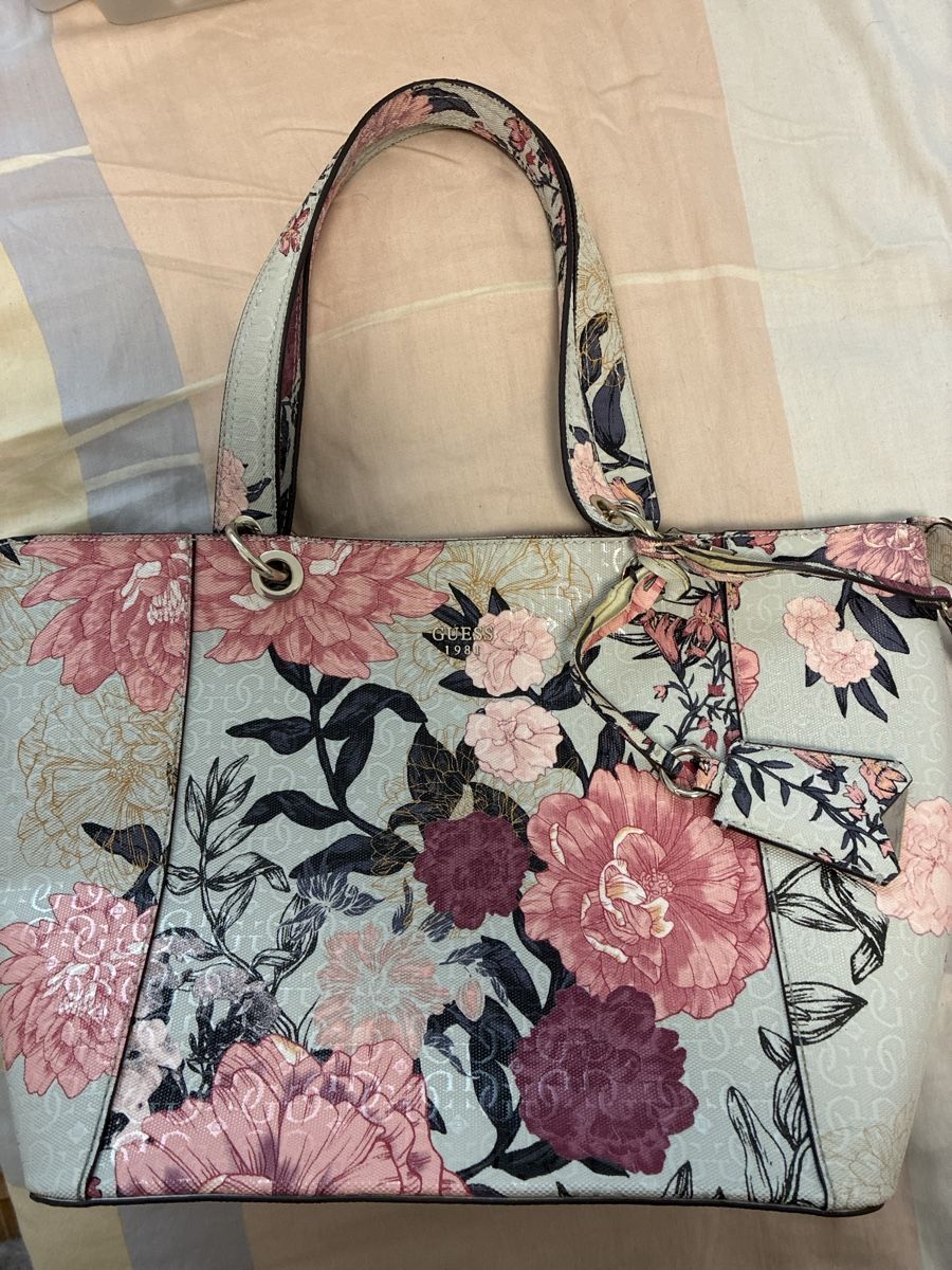 Guess Borse da donna: Guess Tasche, selten benutzt  – Usato da Opfikon venduto da Valentina2606