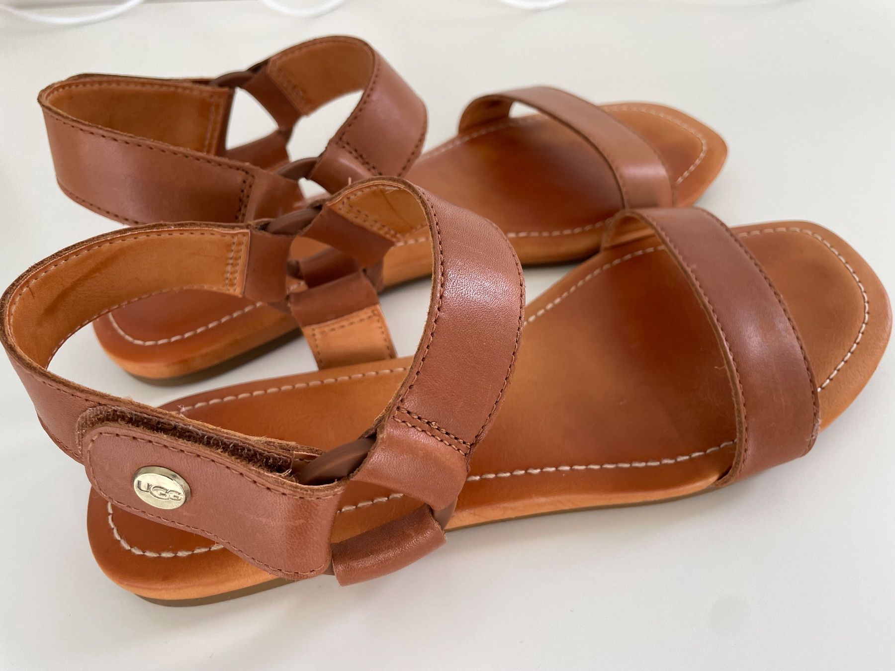 Ugg Scarpe da donna: Damensandalen UGG Grösse 39 – Usato da St. Gallen venduto da rap_wm5l 1