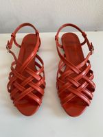 BALLY: korallenrote Leder-Riemchen-Sandale, Lackleder, 37,5