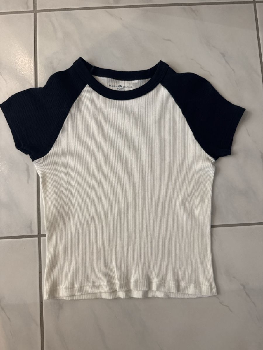 Brandy Melville Top: brandy melville top – Nuovo (secondo la descrizione) da Wettswil venduto da pittaro73