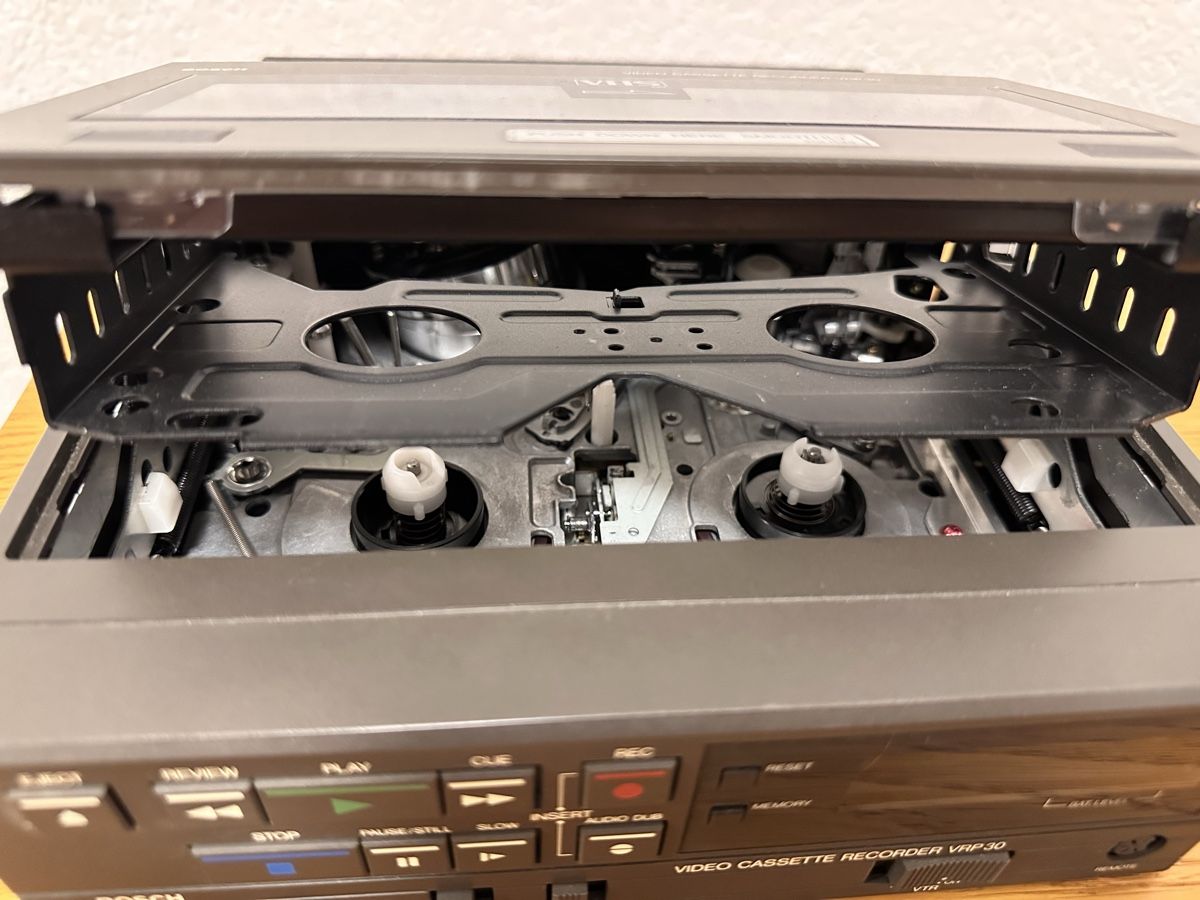 Bauer Camcorder: Bosch VRP 30 Videorecorder & Bauer VCE 266 AF Kamera – Gebraucht aus affoltern am albis von bakee 2
