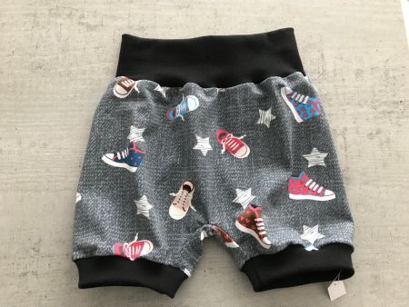 Kurze Pumphose Mitwachshose Short Turnschuhe 110/116 NEU