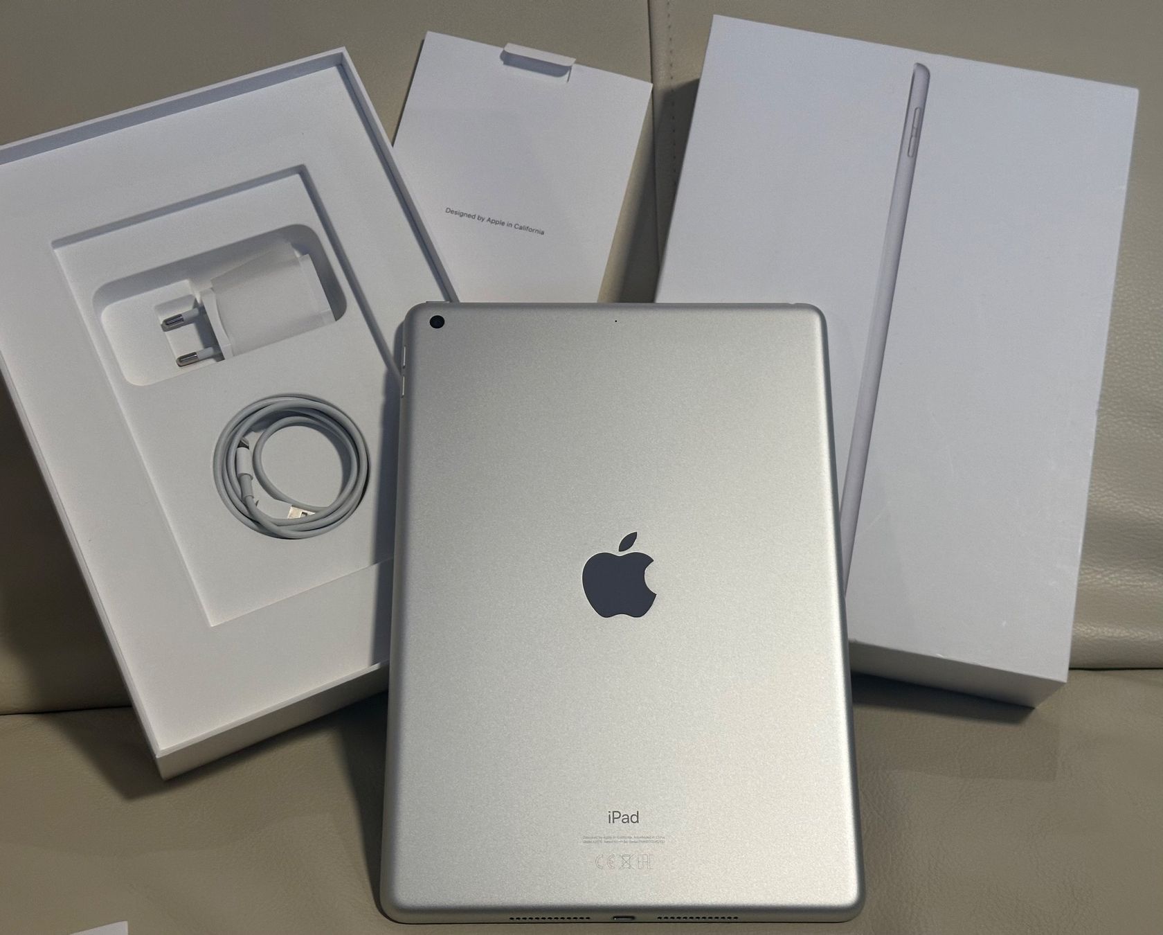 Apple Tablet PC: Apple iPad 8.Generation Tablet 32 GB Silber EINWANDFREI – Usato da Zürich venduto da dr.sisi