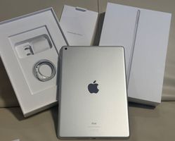 Apple iPad 8.Generation Tablet 32 GB Silber EINWANDFREI