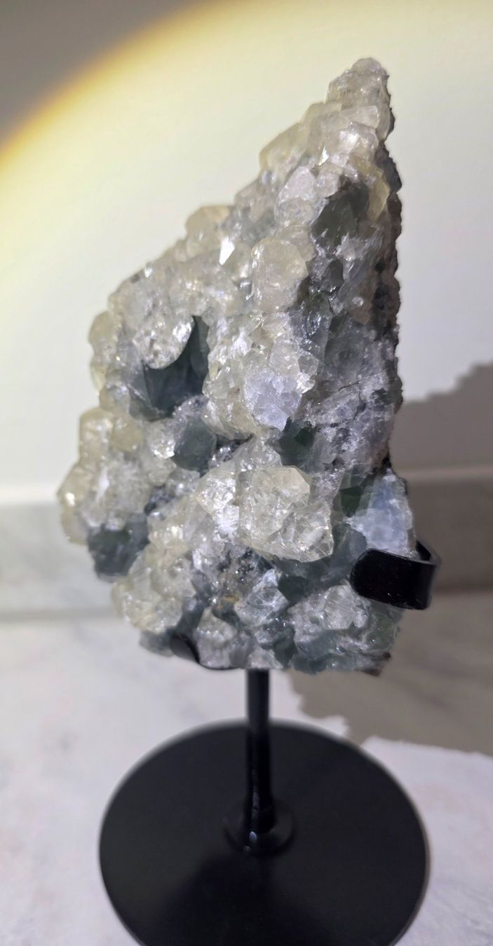 Minerali & Pietre curative: Top Fluorit-Calcit Statement Piece 1.5kg – Nuovo e nell'imballaggio originale da Matzingen venduto da Shay_Crystalz 2