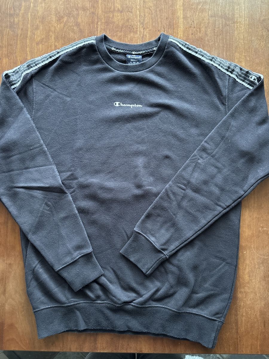 Champion Pullover & Sweatshirts: Champion Pullover schwarz, Grösse S – Gebraucht aus Ernetschwil von Csunday