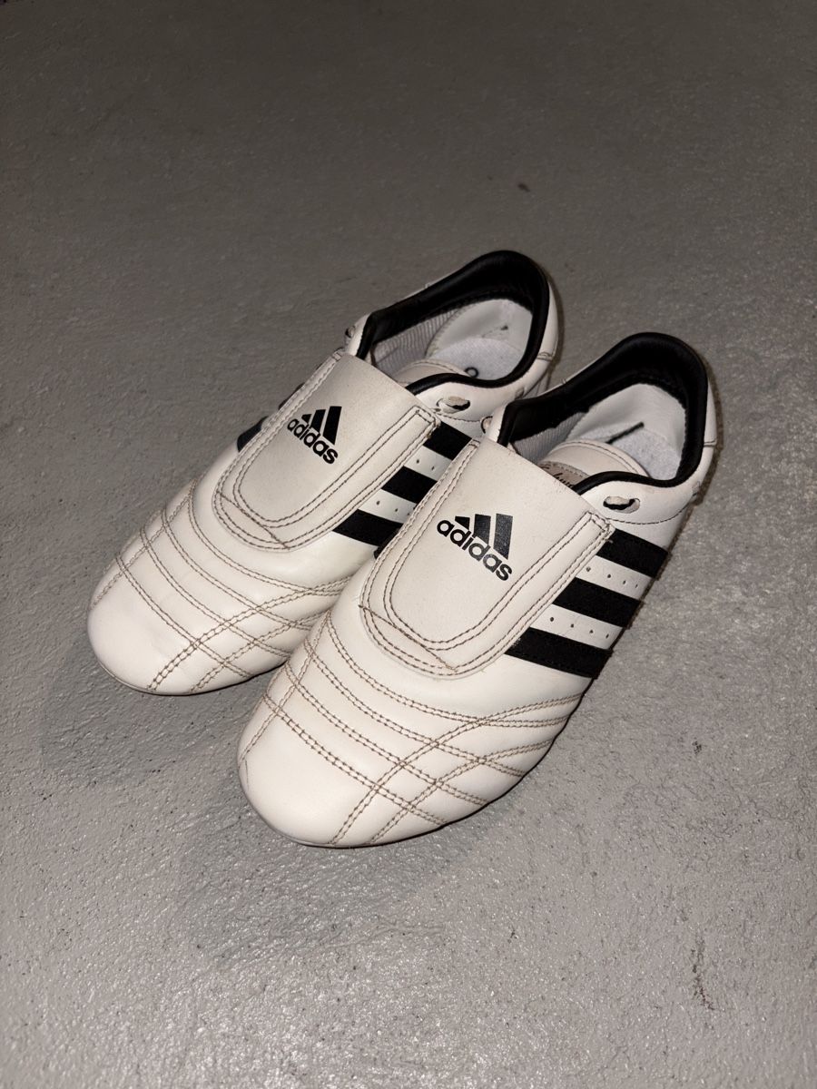 Adidas Chaussures hommes: adidas taekwondo – D'occasion à Rombach par akiromay