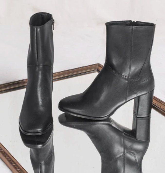Scarpe da donna: Vegane Stiefelette von NAE Gr. 40 – Nuovo e nell'imballaggio originale da Winterthur venduto da mirlitirli