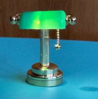 Schreibtischlampe mit grünem Schirm Led Batterie Puppenhaus