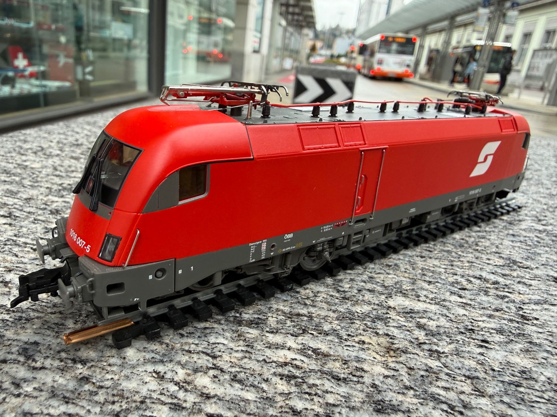 Roco Modellini di ferrovie: Roco H0 DC Taurus 1016 007-5 ÖBB – Usato da Chiasso venduto da Carrara-Modellismo 1