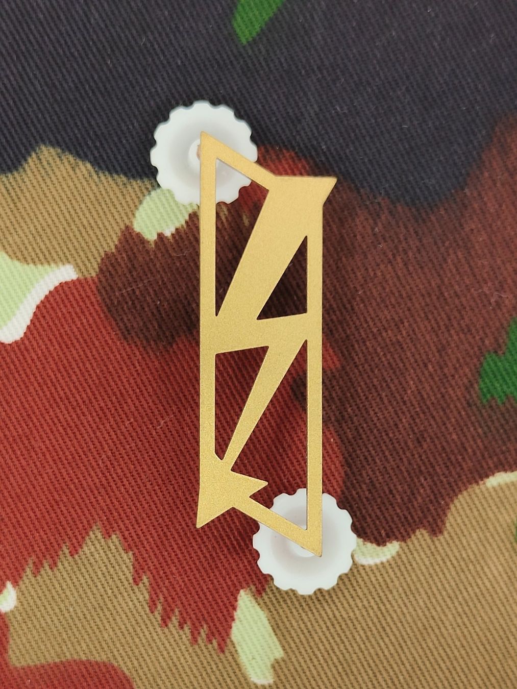 Schweizer Armee Placchette & Badge:  Kragenspiegel Übermittlungssoldat, Variante 2 – Usato da Bauma venduto da SwissMilitaria