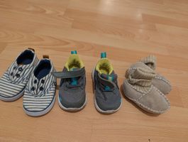 Lot baby shoes 3 pairs size 19 good condition