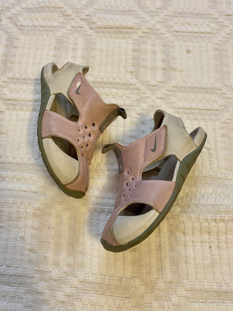 Nike Scarpe per ragazze: Mädchen Badesandalen - Nike Sunray Protect 2. Nr.25 – Usato da Zürich venduto da Mariaov 1