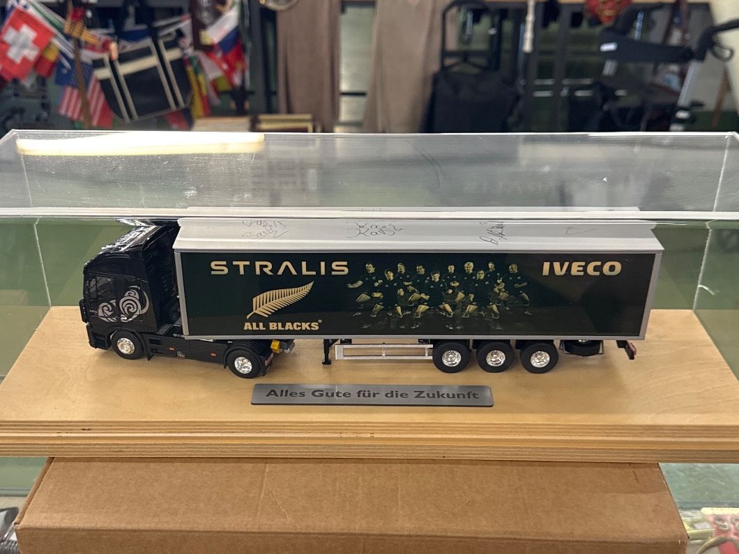 Kit di modellismo & Modellini statici: IVECO ALL BLACKS - Transportwagen Modell – Usato da Pratteln venduto da Cartonsducoeur_bl
