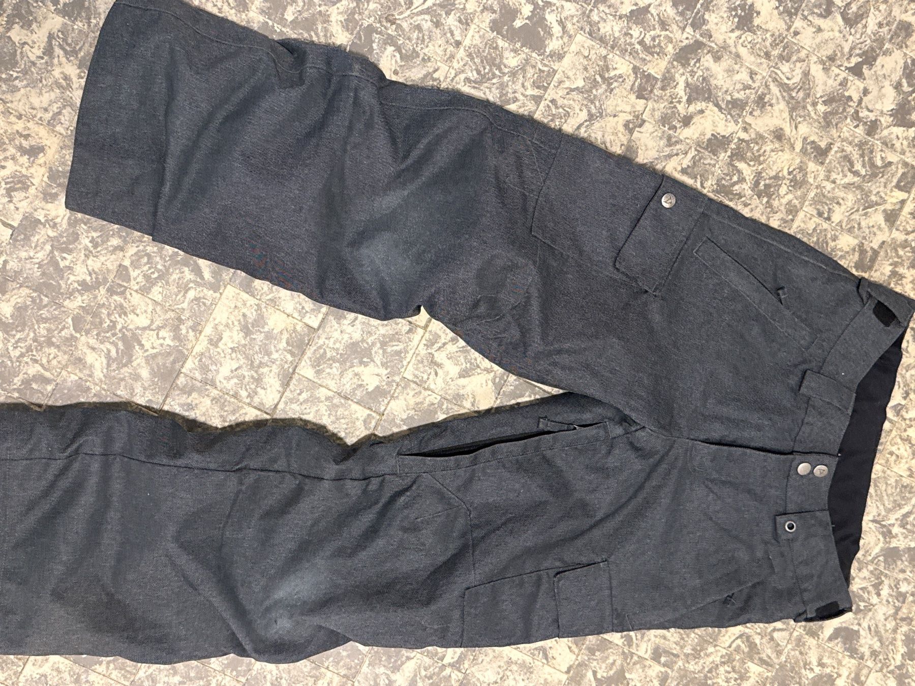 Burton Pantaloni: BURTON Kinder Snowboardhose ca 140-146 – Usato da Amriswil venduto da used2use