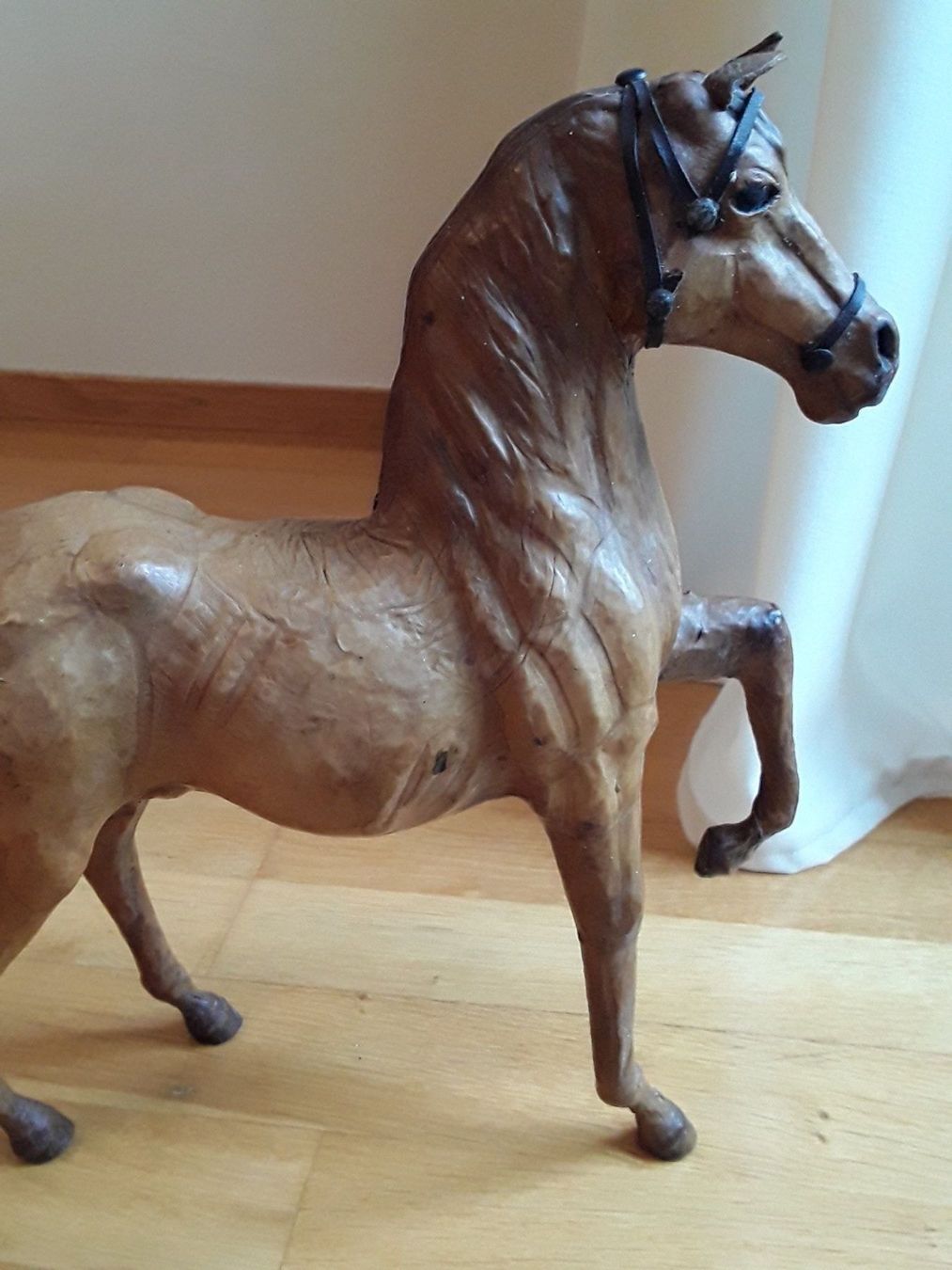Statuette: Grosse Pferdefigur Antik Leder – Usato da Zürich venduto da helsan 3