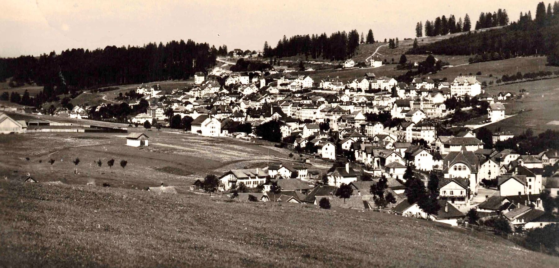 Cartoline postali: TRAMELAN - Vue Générale ca. 1920 (BE) – Usato da Oberdorf BL venduto da Hopfehuepfer 1
