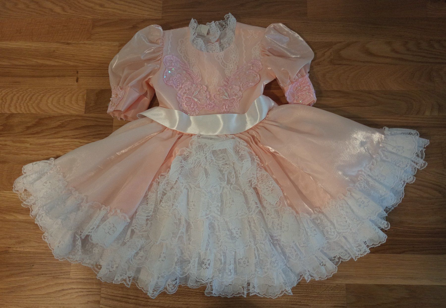Vestiti & Gonne: schönes Festkleidchen ca. Gr. 104 – Usato da Schwarzenburg venduto da Miri13