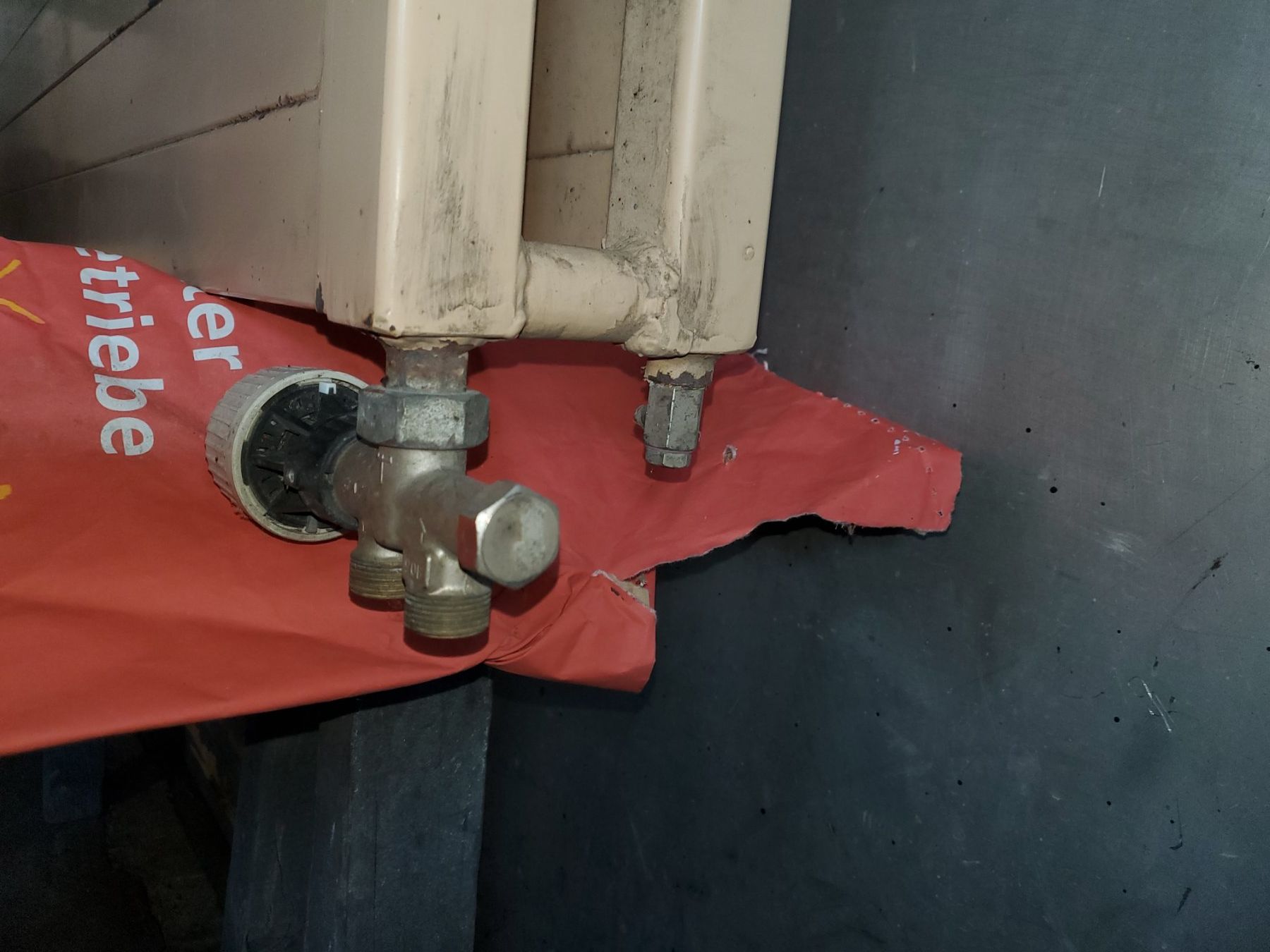 Radiateurs: Radiator Heizkörper – D'occasion à Schangnau par senn6 3