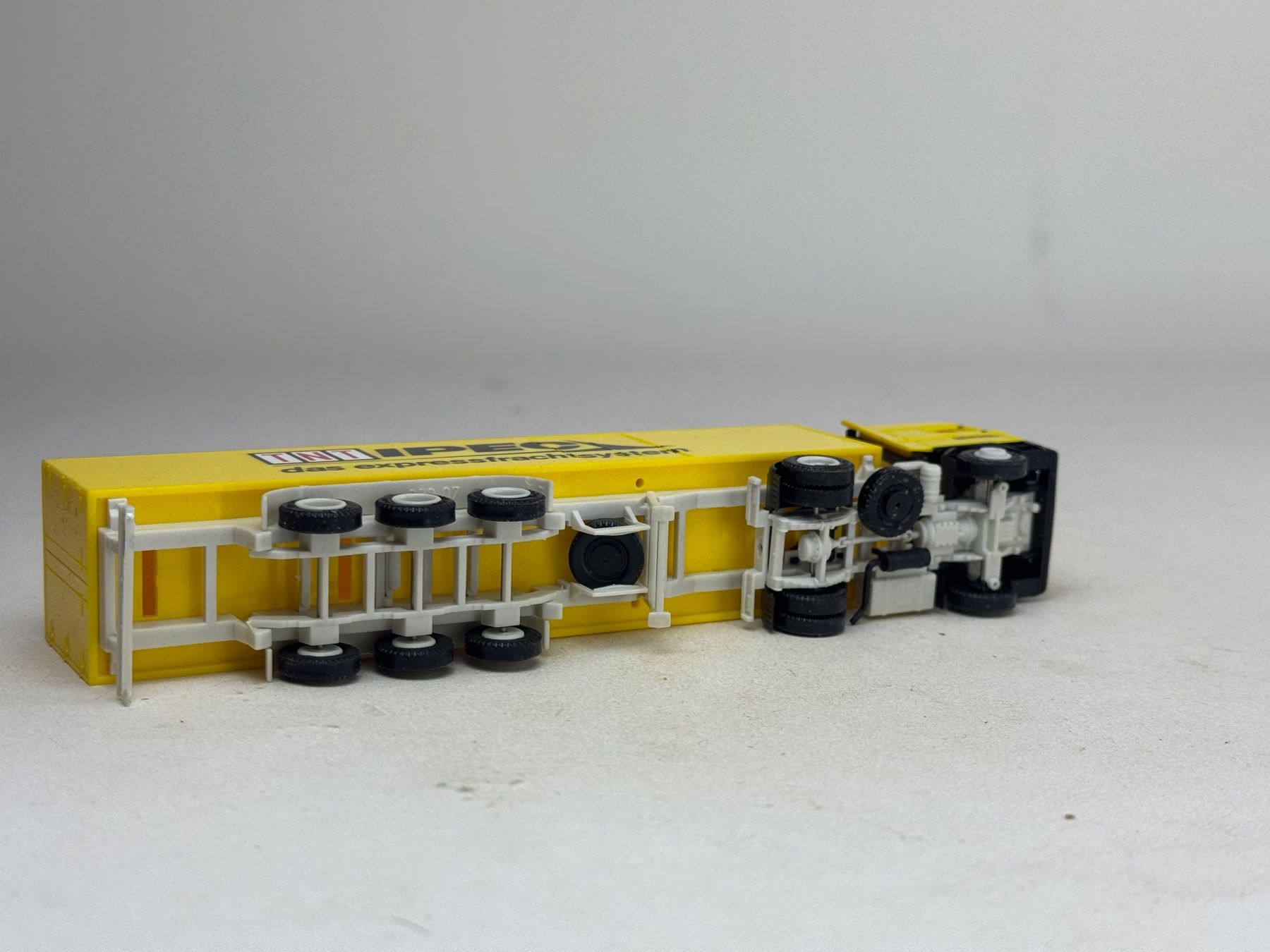 Herpa Modellini d'auto: VE1- Herpa DAF Koffer Sattelzug Ipec – Usato da Elm venduto da Wikmtz 2