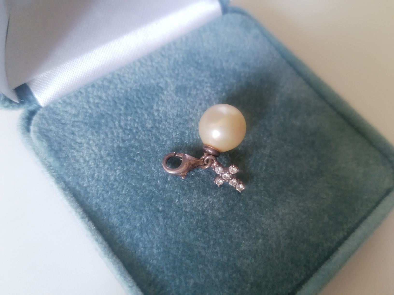 Thomas Sabo Ciondoli: Thomas Sabo Charm Perle mit Kreuz, Silber – Usato da Zürich venduto da Kassandra2 1
