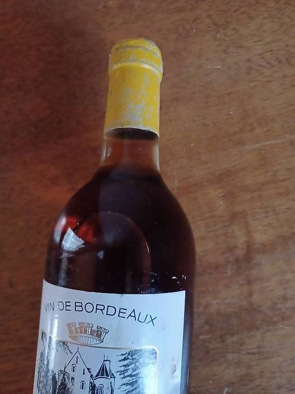Wein: Bouteille ancienne de vin blanc 1984 – Gebraucht aus Soyhières von 5jm_5czl 2