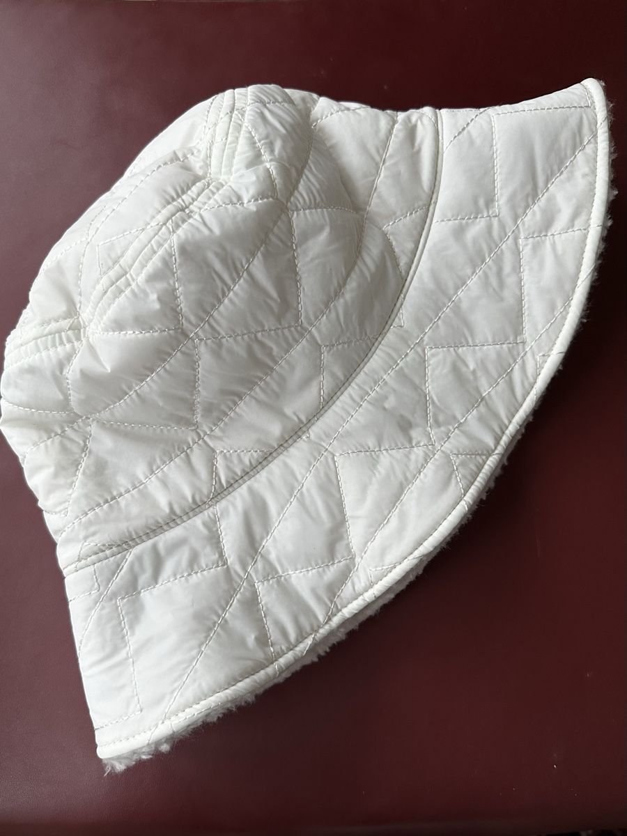 Ugg Chapeaux, bonnets & casquettes: UGG Damenhut Winter écru gesteppt Grösse S – Neuf (Voir description) à Zürich par rim_82zs 1