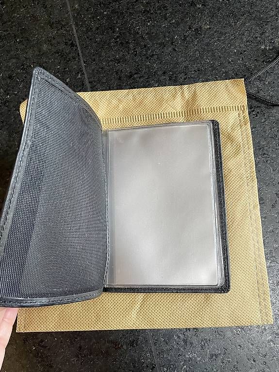 Sonstige Kleidung & Accessoires: Schwarze Nappaleder-Ausweishülle – Neu und originalverpackt aus Heimberg von oli_zy7q 1
