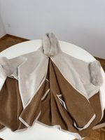 Winterlicher Poncho mit Fellrand, beige-braun, neuwertig