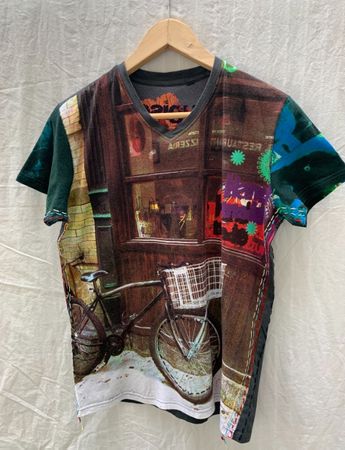Superbe t-shirt homme DESIGUAL coloré et fils brodés t.M-L