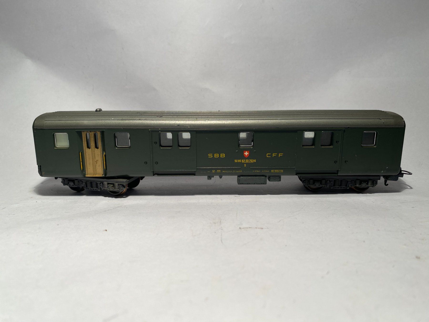 Lima Modelleisenbahnen: LIMA Gepäckwagen SBB grün, DC Achsen – Gebraucht aus Buchrain von Modellbahn11 1