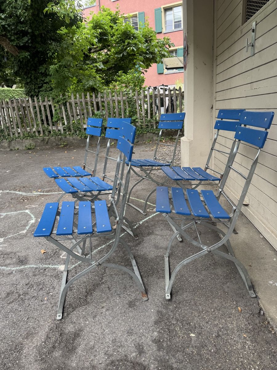 Sedie: 6 wunderschöne Klappstühle blau, Metallgestell – Usato da Bern venduto da bencivenga 1