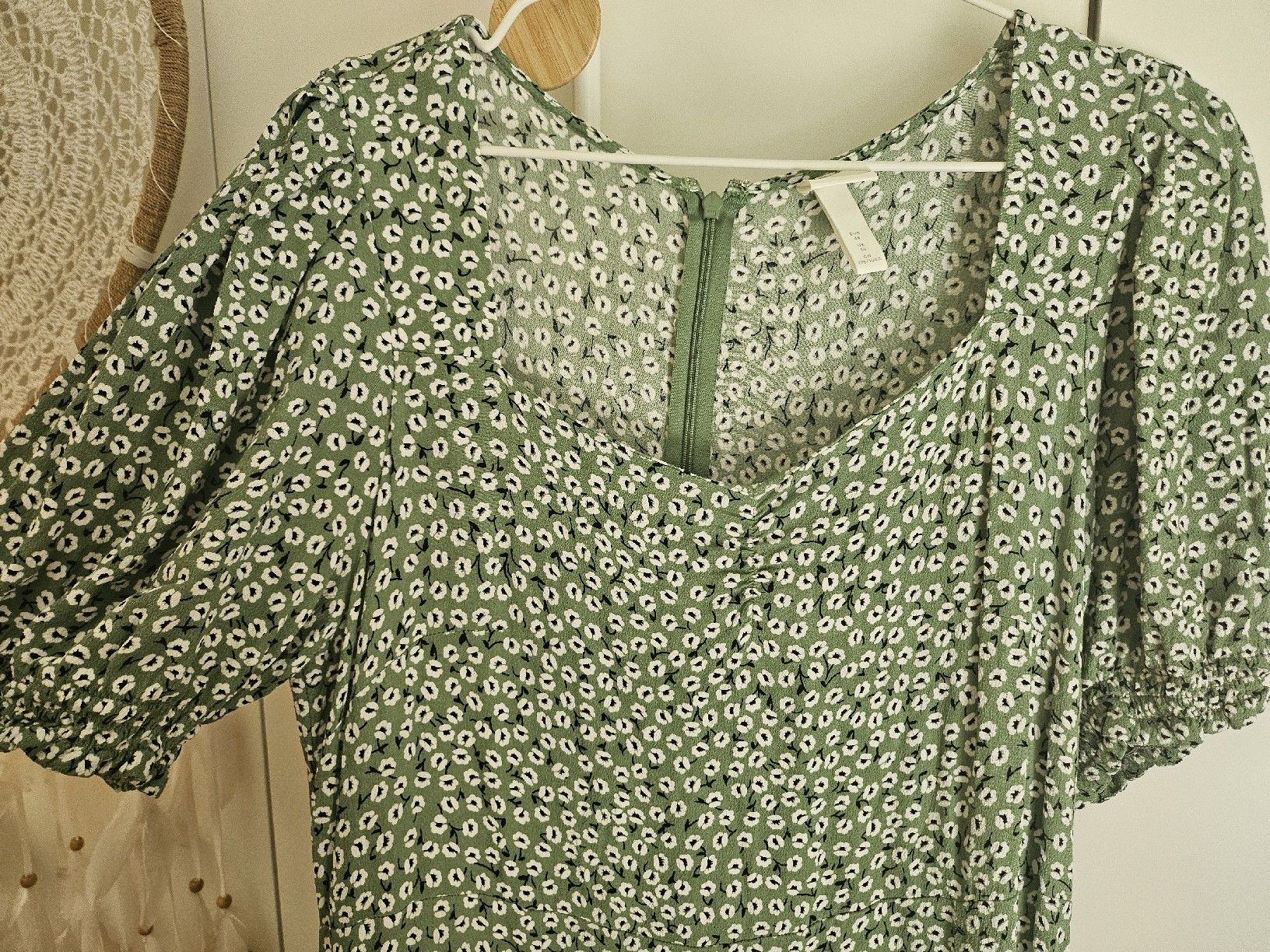 H&M Kleider: grünes Blumenkleid gr.44 H&M – Gebraucht aus Allschwil von na.wi.90 4