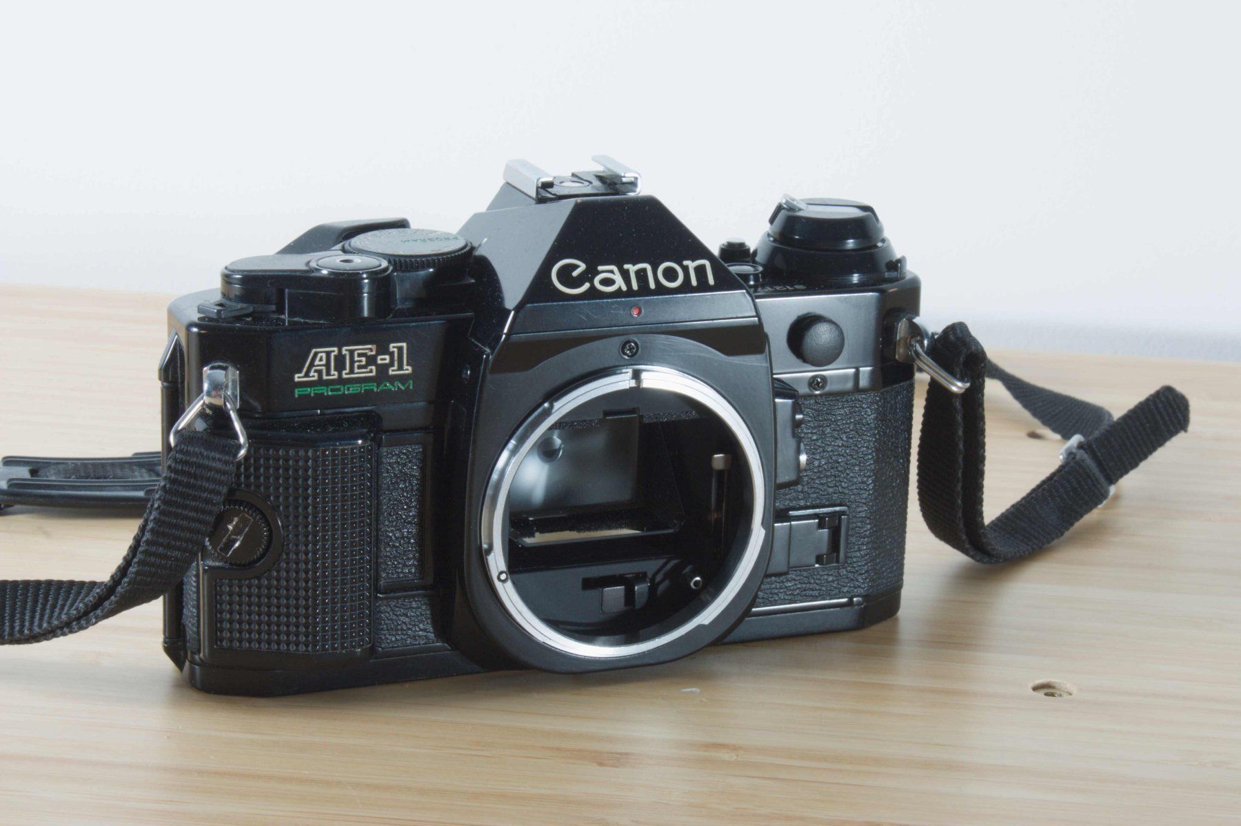 Canon Fotocamera: Canon AE-1 Program Schwarz 35mm Spiegelreflexkamera – Usato da Zürich venduto da thelittleerik