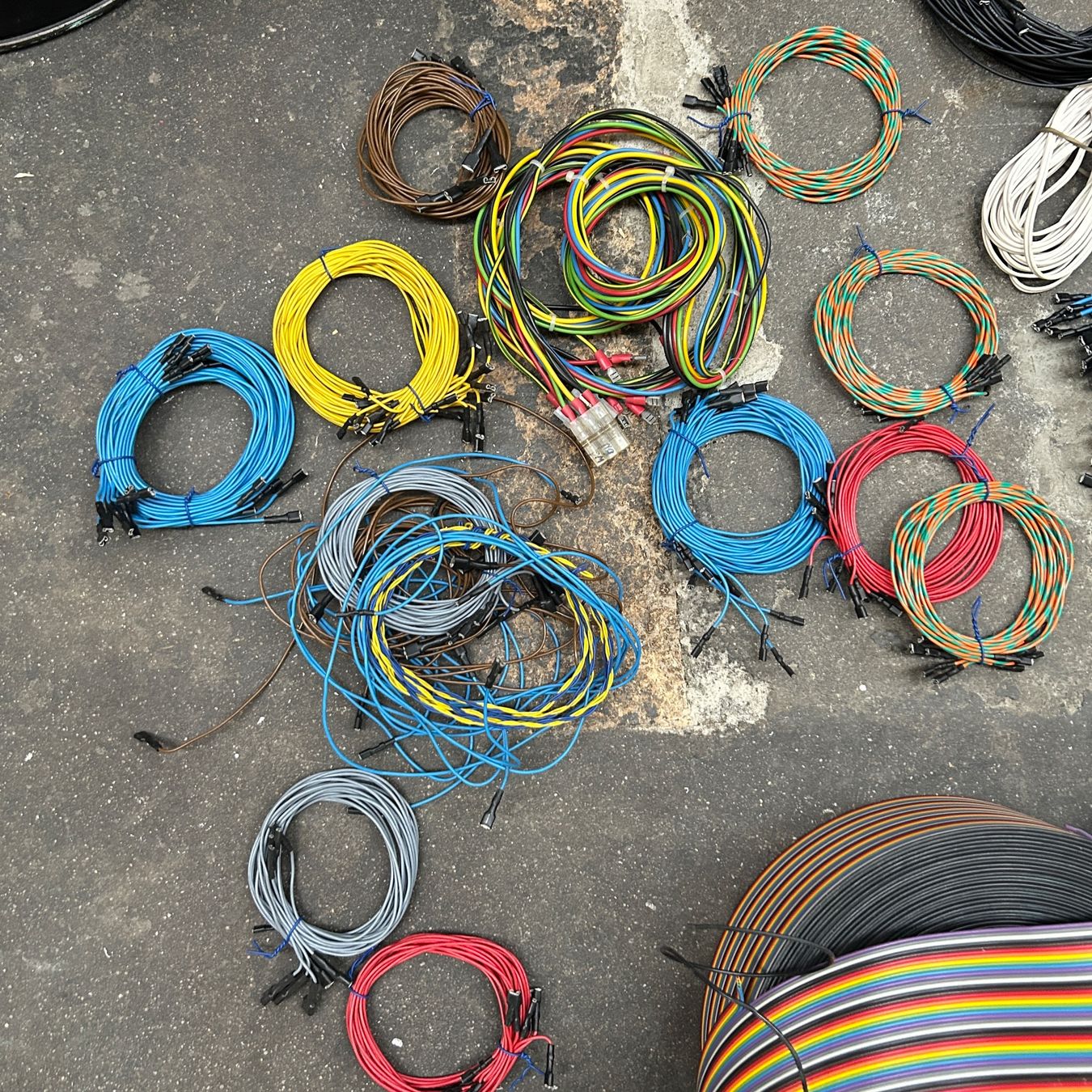Cavi: ca. 25kg einadrige Kabel / Aderleitungen / Schaltdrähte – Nuovo (secondo la descrizione) da Untersiggenthal venduto da sinamoll 3