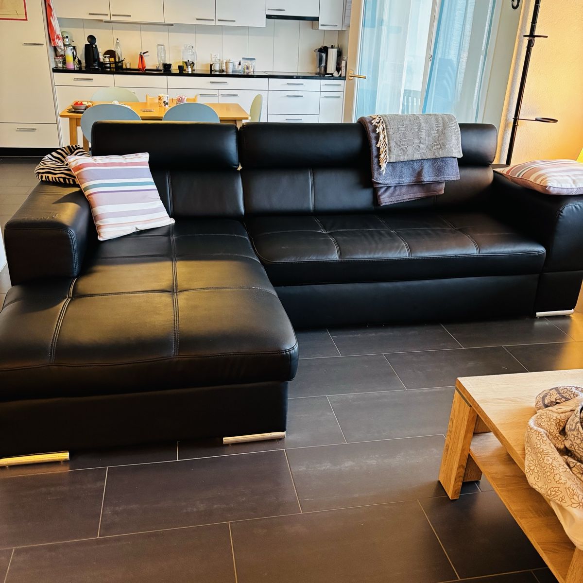 Divani: Ecksofa schwarz mit Bettfunktion (Kunstleder) – Usato da Niederwangen b. Bern venduto da muidop 1