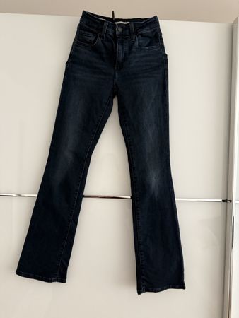 Levi's Jeans dunkelblau Damen neuwertiger Zustand
