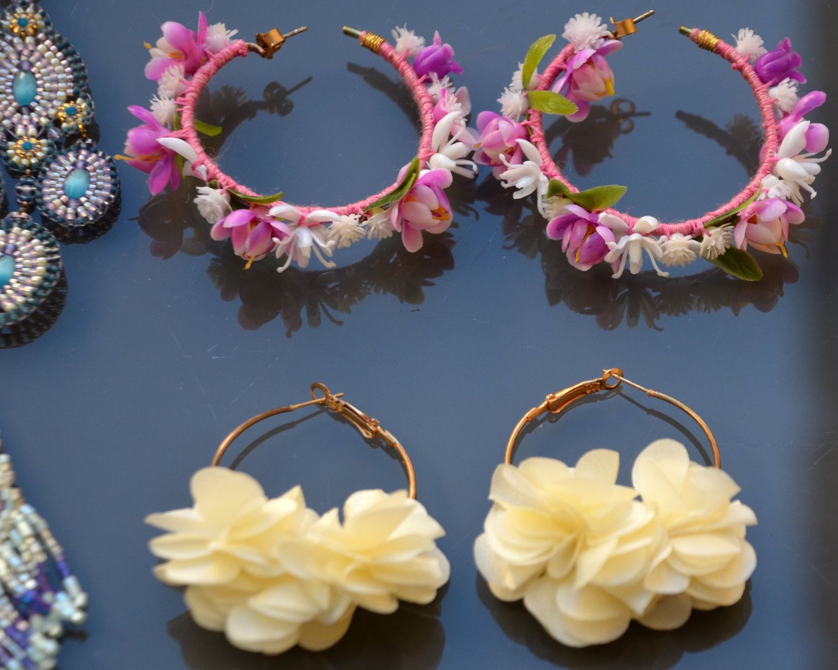 Ohrringe & -stecker: 8 x Ohrringe / boucles d'oreilles – Gebraucht aus Collonges von arashee 2