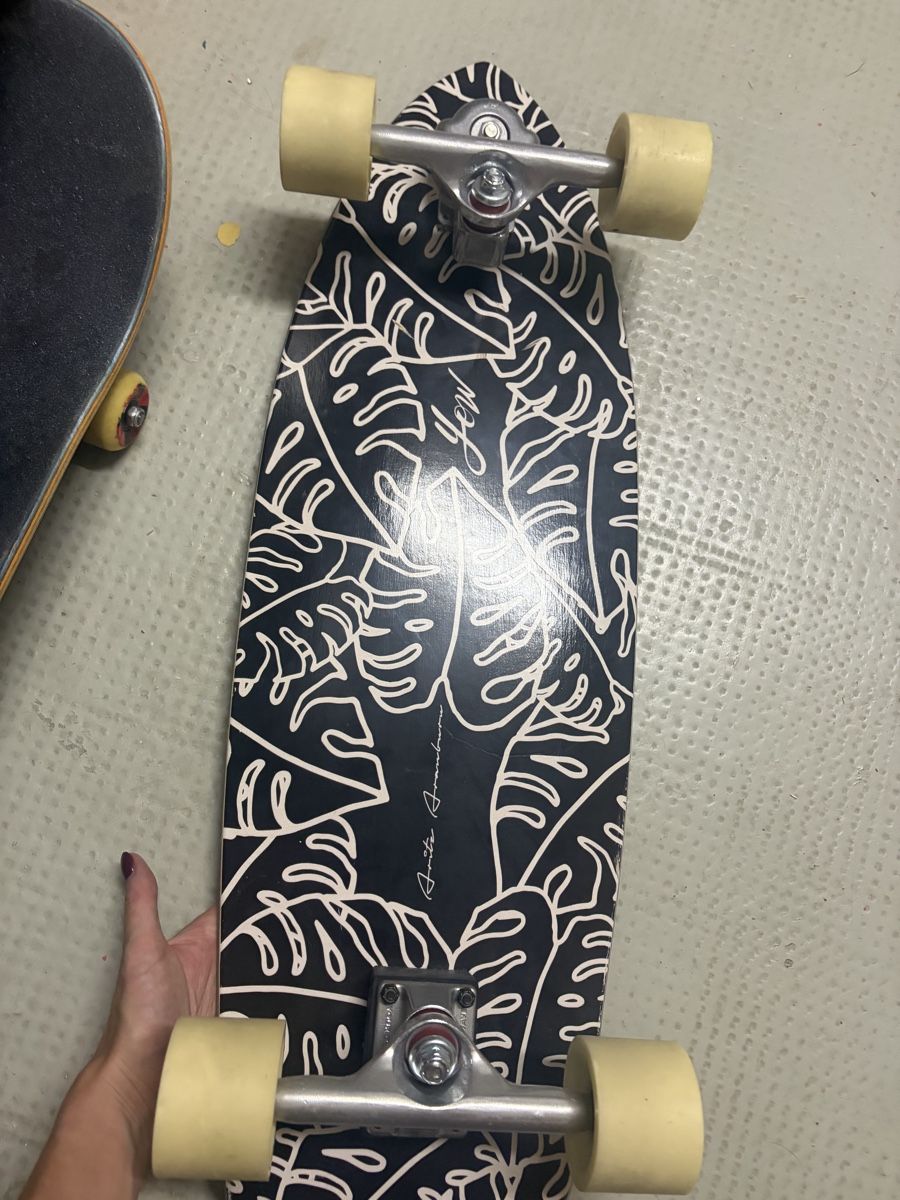 Skateboards: Skateboard with leaf pattern, pre-owned – Usato da Basel venduto da cei_5scv