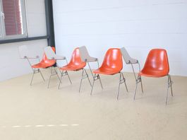 Eames Side Chair mit Ablagetisch, 50 stk. verfügbar